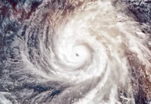 Российские туристы во Вьетнаме находятся в безопасности во время тайфуна Калмаэги rossijskie turisty vo vetname nahodyatsya v bezopasnosti vo vremya tajfuna kalmaegi-todey-ru-0