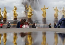 Русский музей на ВДНХ проводит экскурсию о Москве советской эпохи в День Октябрьской революции russkij muzej na vdnh provodit ekskursiyu o moskve sovetskoj epohi v den oktyabrskoj revolyuczii-todey-ru-0