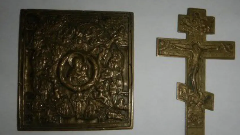 Новосибирские таможенники пресекли вывоз старинной иконы и киотного креста