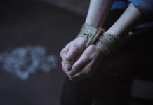 В Истре задержан главарь ОПГ, который мучил подростков в Дедовске v istre zaderzhan glavar opg kotoryj muchil podrostkov v dedovske-todey-ru-0