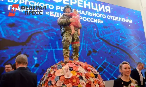 В Санкт-Петербурге представлен монумент "Защитник Отечества", награда Медведева Лошак.-0