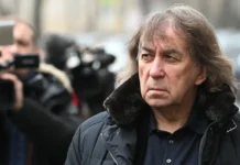 Александр Иншаков из "Бригады" восстанавливается после лечения сердца с оптимизмом aleksandr inshakov iz brigady vosstanavlivaetsya posle lecheniya serdcza s optimizmom-todey-ru-0