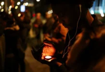 Александр Клейтман героически спас жену во время теракта в Сиднее на Хануку aleksandr klejtman geroicheski spas zhenu vo vremya terakta v sidnee na hanuku-todey-ru-0