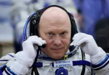 Андрей Федяев от Роскосмоса отправится к МКС на Crew Dragon вместо Олега Артемьева andrej fedyaev ot roskosmosa otpravitsya k mks na vmesto olega artemeva-todey-ru-0