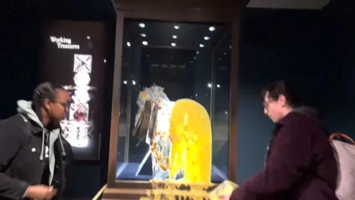 karl torzhestvenno prinimaet vlast i korona britanii snova siyaet v tauere-todey-ru-0