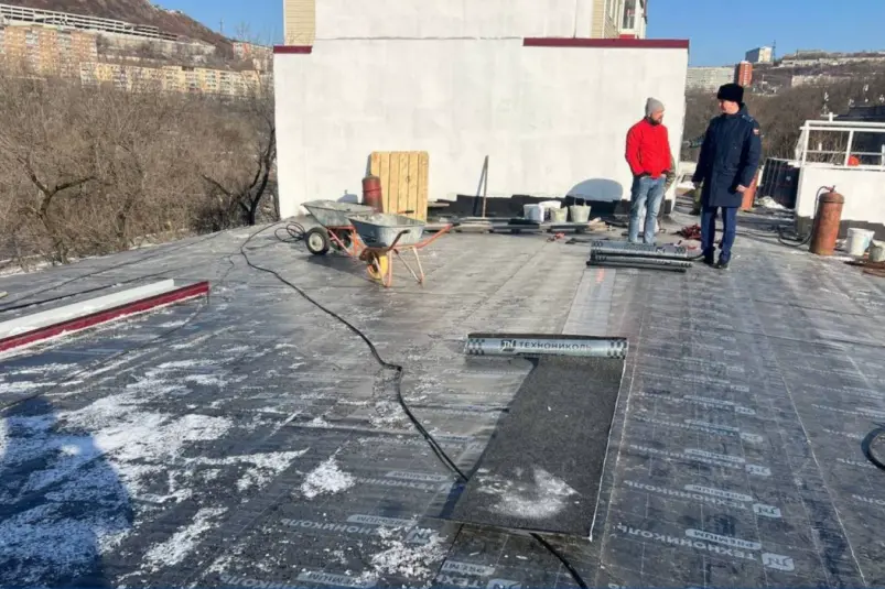 Прокуратура взяла на контроль затянувшийся капремонт дома на Шепеткова во Владивостоке пресс-служба прокуратуры Приморского края