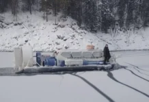 Спасатели Красноярского края нашли мужчину на льду Красноярского водохранилища spasateli krasnoyarskogo kraya nashli muzhchinu na ldu krasnoyarskogo vodohranilishha-todey-ru-0