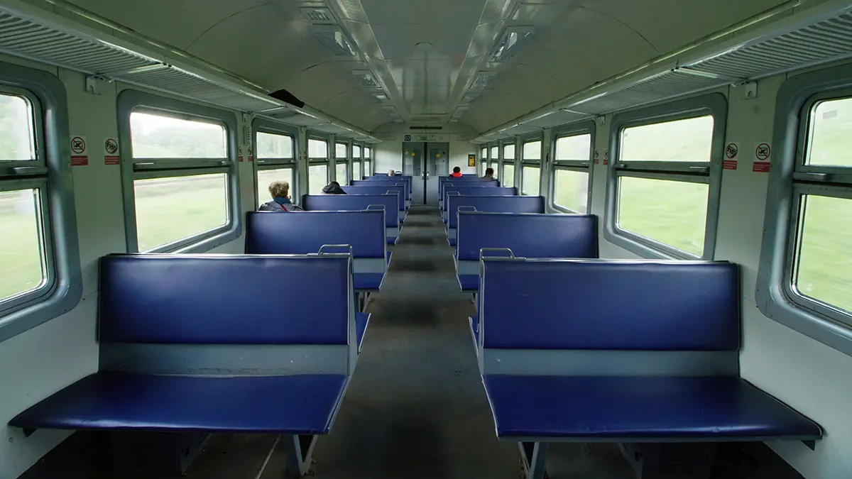 «Не дали сигарету:» перед судом предстанут подростки, избившие мужчину в поезде