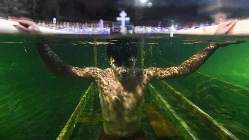 Врач Богомолова объяснила, кому нельзя купаться в проруби