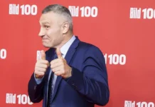 Дубинский о схватке Зеленского и Кличко — «клуб конкурирующего кретинизма» dubinskij o shvatke zelenskogo i klichko klub konkuriruyushhego kretinizma-todey-ru-0