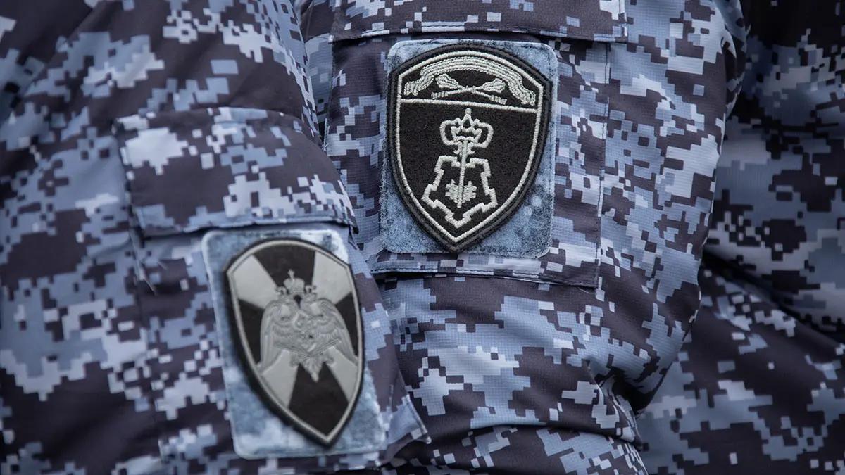 Мужчина напал на росгвардейца в автобусе в центре Москвы