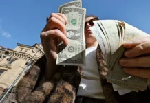 Банк России подтвердил рост доллара и евро: что ждет рубль bank rossii podtverdil rost dollara i evro chto zhdet rubl-todey-ru-0