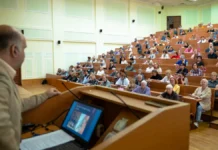 Московское долголетие проводит обучение арт-терапии и нейросетям moskovskoe dolgoletie provodit obuchenie artterapii i nejrosetyam-todey-ru-0