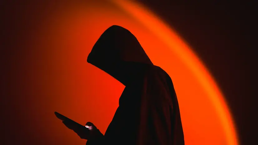 Россиян предупредили о схемах, построенных вокруг образа «одинокого романтика»