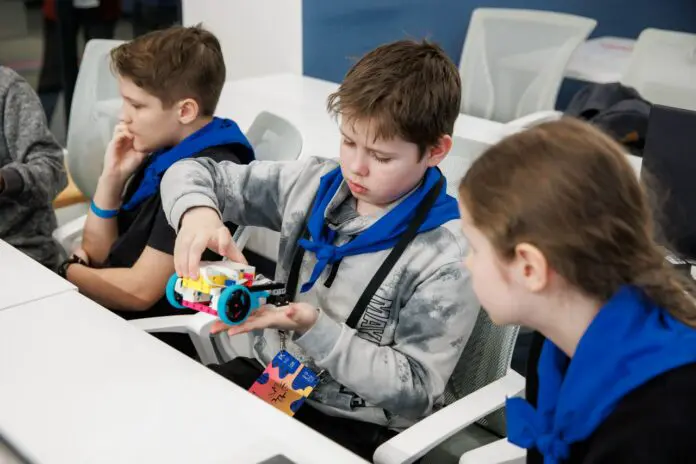 ТехноМарт во Дворце молодежи: УрФУ, IT-куб, Кванториум ждут школьников-0