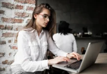 Bi.Zone и PT предупредили о мошеннических схемах к 8 Марта i predupredili o moshennicheskih shemah k 8 marta-todey-ru-0