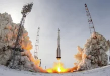 i dzhared ajzekman osvaivayut novye gorizonty s soyuz ms29-todey-ru-0