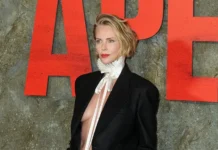 sharliz teron udivila obrazom na premere foto v  -todey-ru-0