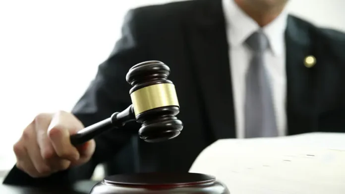 sud surguta rassmotrit obstoyatelstva prazdnichnoj draki v kafe surguta-todey-ru-0