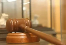 Суд в Уфе продлил арест школьнику, напавшему на учителя sud v ufe prodlil arest shkolniku napavshemu na uchitelya-todey-ru-0