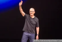 Apple: Тим Кук уходит с поста CEO, его сменит Джон Тернус tim kuk uhodit s posta ego smenit dzhon ternus-todey-ru-0