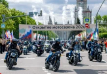 Максим Ликсутов и Сергей Собянин: новый рекорд мотосезона в Москве maksim liksutov i sergej sobyanin novyj rekord motosezona v moskve-todey-ru-0