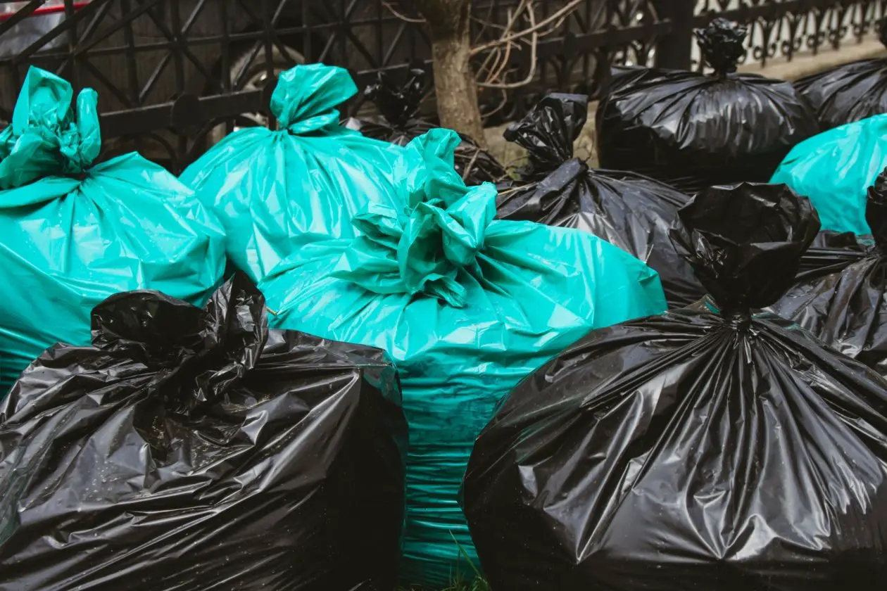 Мешки с мусором Владислав Беляцкий, ИА SakhalinMedia