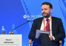maksim oreshkin na pmef prizval razvivat rossiyu bez oglyadki na sankczii-todey-ru-0