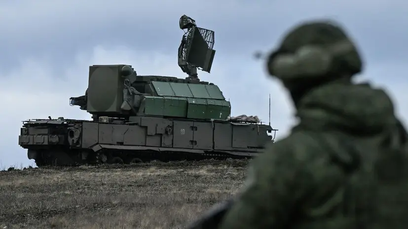 Пострадал ребёнок, загорелся НПЗ: за ночь над Россией сбито 148 украинских БПЛА