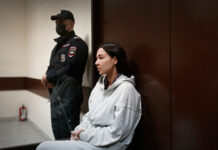 Блогеры Чекалины отправлены под домашний арест в Москве f5c89c49-d6d5-424a-a132-af44e455d01a-675364fa