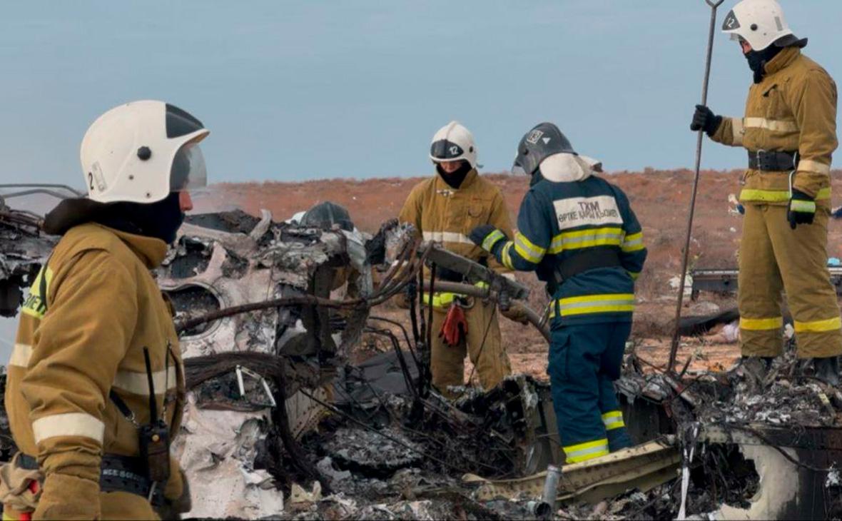 Место крушения пассажирского самолета авиакомпании Азербайджанские авиалинии недалеко от города Актау, Казахстан, 25 декабря 2024 года (МЧС Казахстана / Global Look Press)