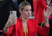 Людмила Нарусова сообщила о скором возвращении дочери в Россию 35ef7669-ebbb-490e-97fa-ed2b59744cdf-67c18c6a