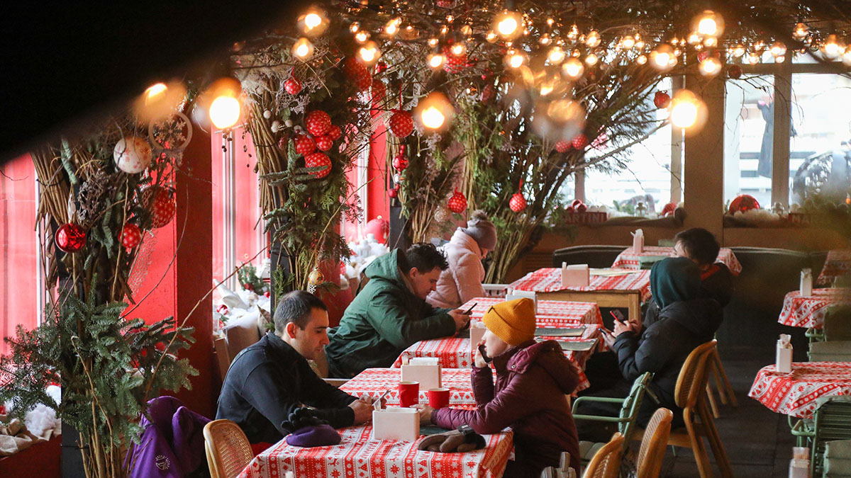 Около 30 столичных ресторанов и кафе оказывают поддержку участникам СВО