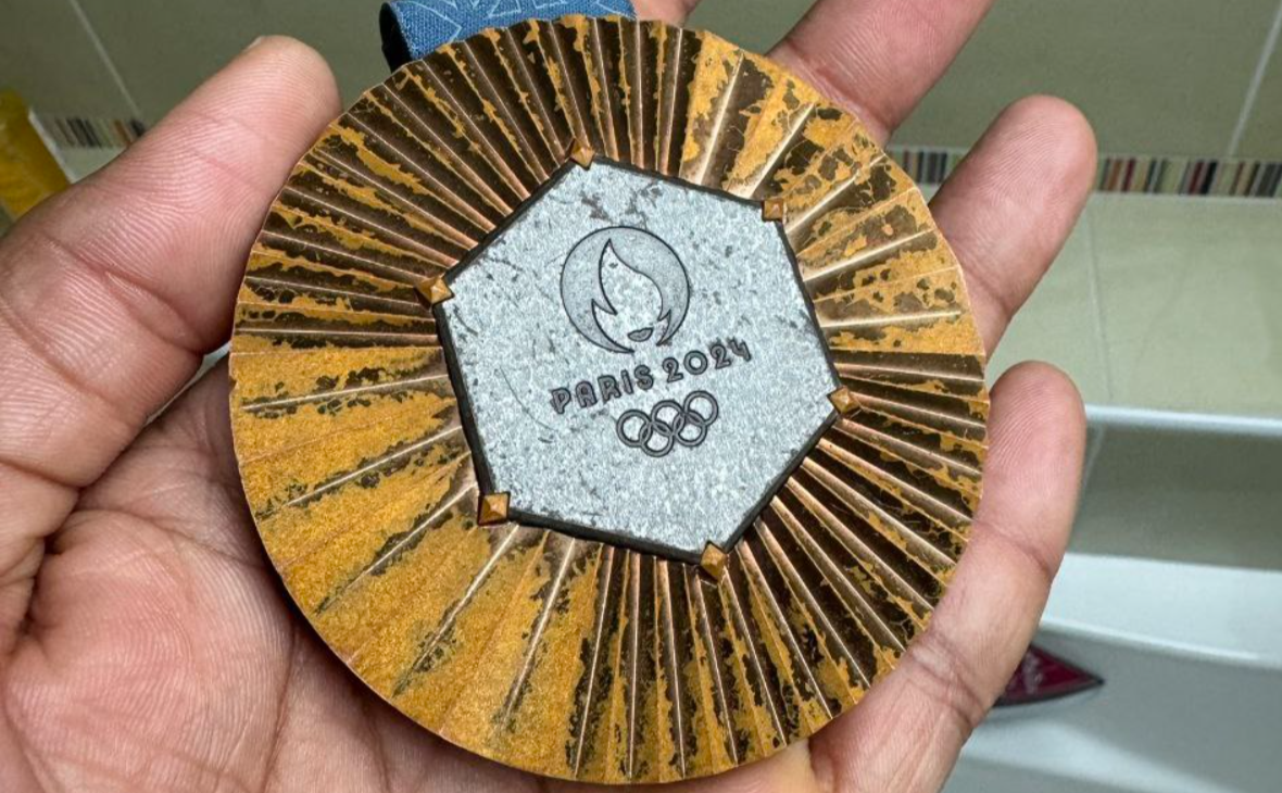 Медаль Йоанна Ндойе-Бруара (Страница Ндойе-Бруара в соцсети X)