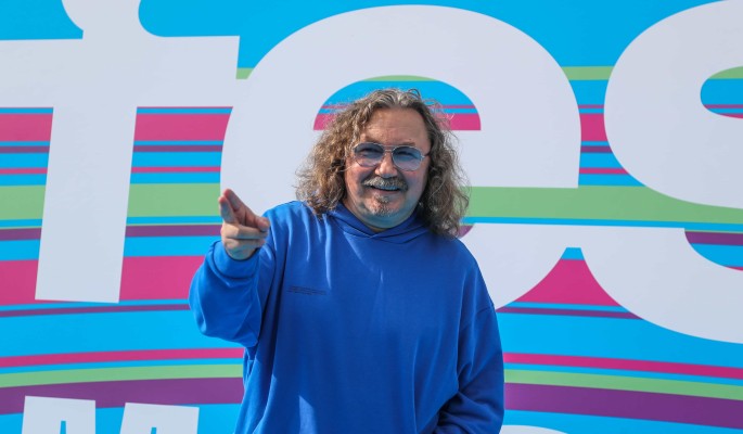 И когда только успевает? После сложной операции Николаев появился в кино