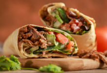 В России утвердили официальные названия шаурмы в новом ГОСТе BeefShawarmaSandwichFreshRollWrapOfGrilledMeatAnd