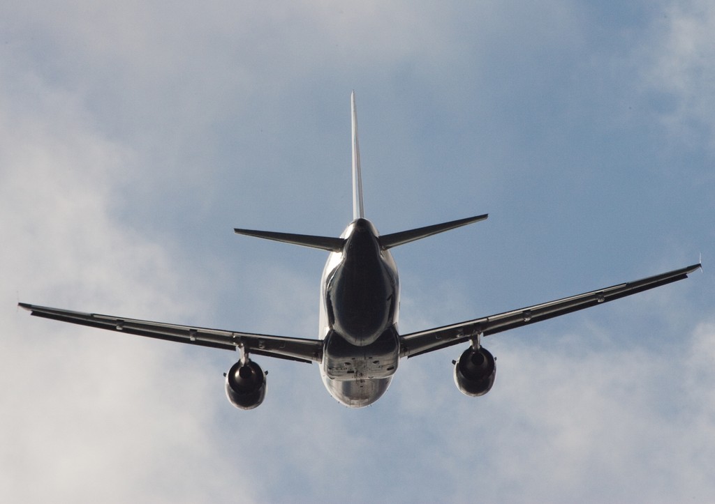 Крушение самолета Баку — Грозный: что известно, сколько погибших, где упал