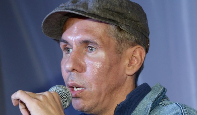 Куча вздыбленных пенисов у рта: развратник Панин снова отличился