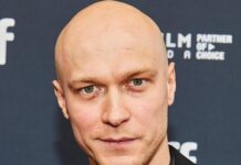 Киран Калкин стал обладателем «Золотого глобуса» в номинации «Лучшая мужская роль второго плана» 2099c76e-a151-4608-ac9e-0d071b590ab2-67cec223