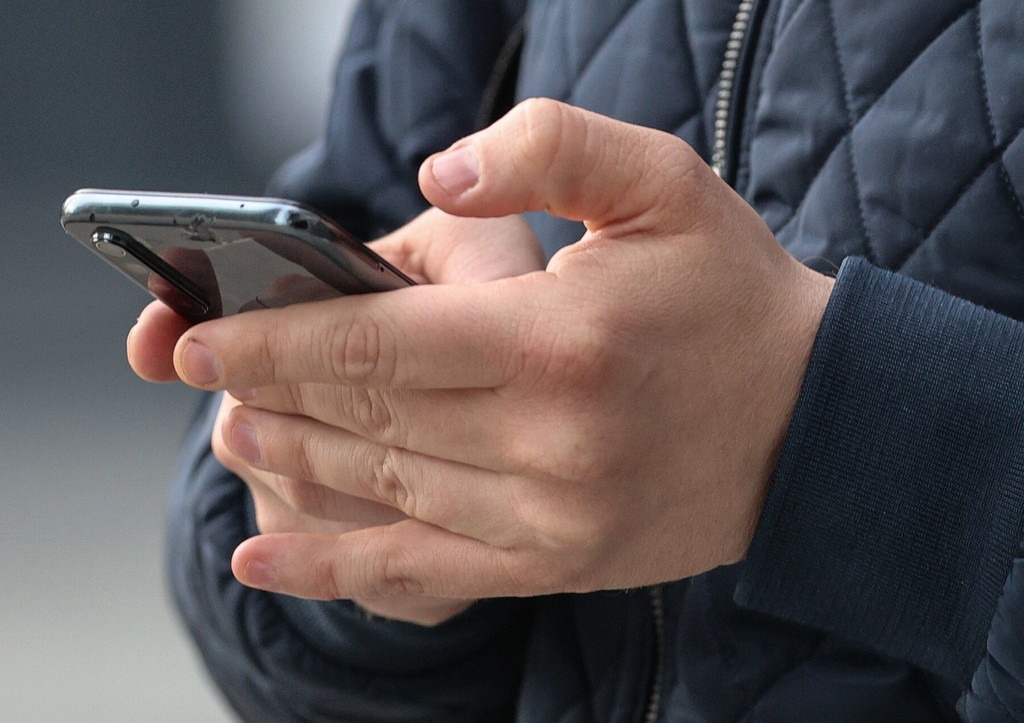 Россиянам объяснили, зачем мошенники обманывают через приложения ЖКХ