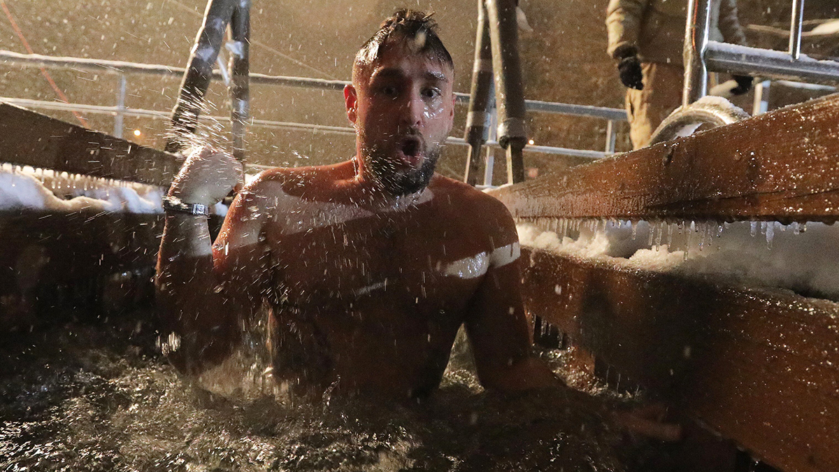 Врач Кондрахин рассказал, как подготовиться к крещенским купаниям