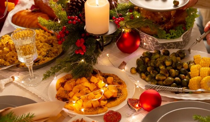 Что делать с едой, оставшейся после новогоднего застолья: рецепты внутри