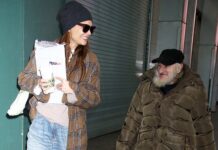 Кэти Холмс продемонстрировала casual образ на улицах Нью-Йорка 914b15f6-4f4f-4b11-890a-087b859e288b-67db054e