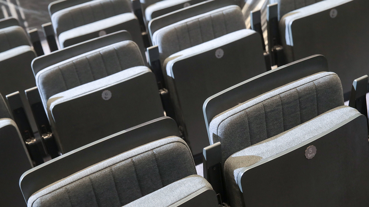 Экоактивисты движения Just Stop Oil сорвали спектакль актрисы Сигурни Уивер