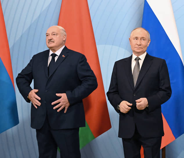 Александр Лукашенко (слева) и Владимир Путин