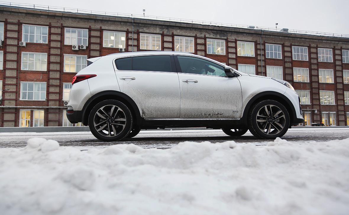 Автомобиль Kia Sportage (Максим Стулов / Ведомости / ТАСС)