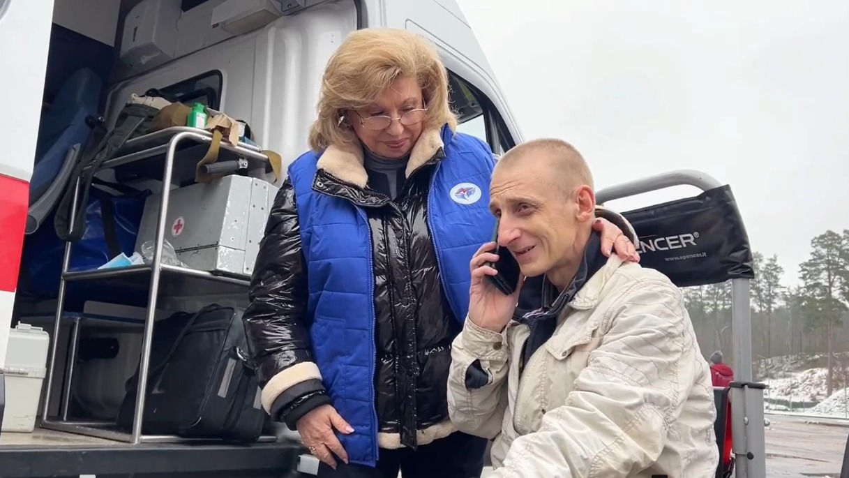 Москалькова показала видео с вернувшимися из украинского плена солдатами