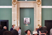 Новая эпоха в легендарном театре Ленком Сбор труппы театра Ленком Марка Захарова перед открытием юбилейного 95-го сезона