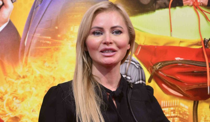 Мажет голову какашками: Дана Борисова вновь влипла в неприятную историю