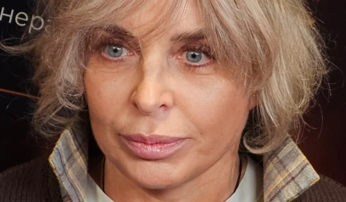 "С дочерью не общаюсь": как живет сиявшая в "нулевых" Анастасия Калманович